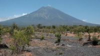WARGA yang tinggal di lereng sebelah timur Gunung Agung, Karangasem, Kamis (4/2/2021) dikagetkan suara gemuruh yang diduga dari kawah Gunung Agung. Ilustrasi. Foto: net WARGA yang tinggal di lereng sebelah timur Gunung Agung, Karangasem, Kamis (4/2/2021) dikagetkan suara gemuruh yang diduga dari kawah Gunung Agung. Ilustrasi. Foto: net