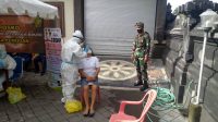 PELAKSANAAN tes swab PCR di Desa Pemogan, Denpasar Selatan. Dari tes ini, hasilnya 7 orang positif Covid-19. Foto: ist PELAKSANAAN tes swab PCR di Desa Pemogan, Denpasar Selatan. Dari tes ini, hasilnya 7 orang positif Covid-19. Foto: ist