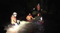 PROSES evakuasi penemuan mayat di area Sungai Sangsang, Banjar Lebih Duur Kaja, Desa Lebih, Gianyar. Foto: adi PROSES evakuasi penemuan mayat di area Sungai Sangsang, Banjar Lebih Duur Kaja, Desa Lebih, Gianyar. Foto: adi