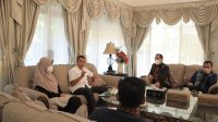 GUBERNUR NTB, Zulkieflimansyah; didampingi istri Niken Saptarini saat menerima kunjungan Kepala Bank Indonesia perwakilan NTB di Pendopo Gubernur, Selasa (16/2/2021). Foto: ist GUBERNUR NTB, Zulkieflimansyah; didampingi istri Niken Saptarini saat menerima kunjungan Kepala Bank Indonesia perwakilan NTB di Pendopo Gubernur, Selasa (16/2/2021). Foto: ist