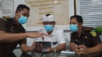 KEPALA Kejari Buleleng, Putu Gede Astawa memberikan keterangan pers terkait dugaan korupsi dana PEN Pariwisata yang dikelola oleh Dispar Buleleng. Foto: ist KEPALA Kejari Buleleng, Putu Gede Astawa memberikan keterangan pers terkait dugaan korupsi dana PEN Pariwisata yang dikelola oleh Dispar Buleleng. Foto: ist