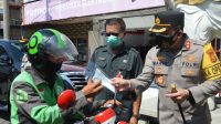 KAPOLRES Tabanan AKBP Mariochristy Panca Sakti Siregar melakukan langkah pencegahan penyebaran Covid-19 dengan membagikan masker kepada masyarakat, Selasa (2/2/2021). Foto: ist KAPOLRES Tabanan AKBP Mariochristy Panca Sakti Siregar melakukan langkah pencegahan penyebaran Covid-19 dengan membagikan masker kepada masyarakat, Selasa (2/2/2021). Foto: ist
