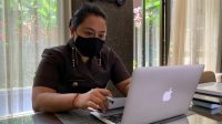 BUPATI Tabanan Ni Putu Eka Wiryastuti menyampaian Pidato Pengantar LKPJ Bupati Tabanan TA 2020, yang dilaksanakan secara virtual dalam Rapat Paripurna ke-1 masa persidangan I Tahun Sidang 2021 DPRD Tabanan, Senin (15/2/2021). Foto: ist BUPATI Tabanan Ni Putu Eka Wiryastuti menyampaian Pidato Pengantar LKPJ Bupati Tabanan TA 2020, yang dilaksanakan secara virtual dalam Rapat Paripurna ke-1 masa persidangan I Tahun Sidang 2021 DPRD Tabanan, Senin (15/2/2021). Foto: ist