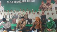 MENAKER Hj. Ida Fauziyah (dua kanan) saat bersama Gubernur NTB Zulkieflimansyah saat mengunjungi kantor PWNU di Mataram dalam kunjungannya, Sabtu (20/2/2021). Foto: rul MENAKER Hj. Ida Fauziyah (dua kanan) saat bersama Gubernur NTB Zulkieflimansyah saat mengunjungi kantor PWNU di Mataram dalam kunjungannya, Sabtu (20/2/2021). Foto: rul