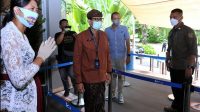 Menparekraf-Kunjungi-Destinasi-Wisata-Di-Kuta-250221-fik-5