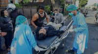 PEMOTOR mengalami lakalantas akibat jalan berlubang di Jalan Raya Celuk Sukawati. Foto: ist PEMOTOR mengalami lakalantas akibat jalan berlubang di Jalan Raya Celuk Sukawati. Foto: ist