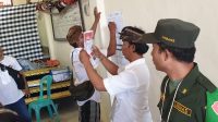 PETUGAS KPPS dalam proses penghitungan suara saat Pemilu Serentak 2019 di salah satu TPS di Kerobokan, Kuta Utara, Badung. Rumitnya Pemilu 2019 dinilai dapat mempengaruhi rekrutmen dan kinerja penyelenggara pada Pemilu dan Pilkada 2024 yang dijalankan pada tahun yang sama meski beda bulan. Foto: hen PETUGAS KPPS dalam proses penghitungan suara saat Pemilu Serentak 2019 di salah satu TPS di Kerobokan, Kuta Utara, Badung. Rumitnya Pemilu 2019 dinilai dapat mempengaruhi rekrutmen dan kinerja penyelenggara pada Pemilu dan Pilkada 2024 yang dijalankan pada tahun yang sama meski beda bulan. Foto: hen