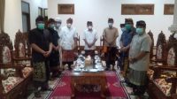 PANITIA Mahasabha IV MWBW saat audiensi dengan Gubernur Bali Wayan Koster. Foto: ist PANITIA Mahasabha IV MWBW saat audiensi dengan Gubernur Bali Wayan Koster. Foto: ist
