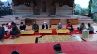 RAPAT koordinasi bersama Muspika dan Gugus Tugas Percepatan Penanganan Covid-19 di Balai Banjar Tanggahan Peken, Desa Sulahan, Kecamatan Susut untuk mengantisipasi dan menekan penyebaran Covid-19, Minggu (7/2/2021). Foto: gia RAPAT koordinasi bersama Muspika dan Gugus Tugas Percepatan Penanganan Covid-19 di Balai Banjar Tanggahan Peken, Desa Sulahan, Kecamatan Susut untuk mengantisipasi dan menekan penyebaran Covid-19, Minggu (7/2/2021). Foto: gia