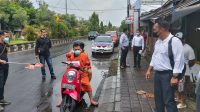 PETUGAS menggelar rekontruksi kasus pembunuhan pemilik Warung Jawa Barokah, Sri Widayu (48) di Jalan By Pass Ngurah Rai No. 438 Banjar Pasekkuta, Sanur, Denpasar Selatan, Senin (22/2/2021). Foto: ana PETUGAS menggelar rekontruksi kasus pembunuhan pemilik Warung Jawa Barokah, Sri Widayu (48) di Jalan By Pass Ngurah Rai No. 438 Banjar Pasekkuta, Sanur, Denpasar Selatan, Senin (22/2/2021). Foto: ana