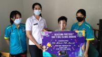 TIM SMK TI Bali Global Badung saat menyambangi Putu Akalanka Putra Karnaedi siswa kelas VI SDN 7 Benoa, Kuta Selatan, Badung, yang viral karena prestasi dan kreativitasnya membuat animasi edukasi. Foto: ist TIM SMK TI Bali Global Badung saat menyambangi Putu Akalanka Putra Karnaedi siswa kelas VI SDN 7 Benoa, Kuta Selatan, Badung, yang viral karena prestasi dan kreativitasnya membuat animasi edukasi. Foto: ist