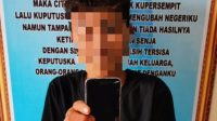 TERSANGKA pencurian ponsel, GA (14), saat diamankan di Polsek Kintamani. Foto: ist TERSANGKA pencurian ponsel, GA (14), saat diamankan di Polsek Kintamani. Foto: ist