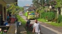 WARGA Desa Rendang, Kecamatan Rendang, Karangasem mengeluhkan belasan truk pengangkut material galian C yang tak diduga “nyasar” masuk ke jalur permukiman warga. Foto: ist WARGA Desa Rendang, Kecamatan Rendang, Karangasem mengeluhkan belasan truk pengangkut material galian C yang tak diduga “nyasar” masuk ke jalur permukiman warga. Foto: ist