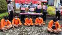 POLRES Tabanan saat merilis kasus narkoba, berikut para tersangka dan sejumlah barang bukti, Kamis (25/2/2021). Foto: gap POLRES Tabanan saat merilis kasus narkoba, berikut para tersangka dan sejumlah barang bukti, Kamis (25/2/2021). Foto: gap