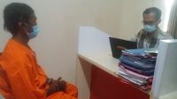 TERSANGKA Fitra Wijayanto (kiri) saat menjalani pemeriksaan di Polres Tabanan, Rabu (3/2/2021). Foto: ist TERSANGKA Fitra Wijayanto (kiri) saat menjalani pemeriksaan di Polres Tabanan, Rabu (3/2/2021). Foto: ist