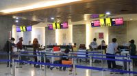 PENUMPANG di Bandara Ngurah Rai. Tercatat selama periode Februari 2021, Bandara Ngurah Rai telah melayani 157.172 penumpang pesawat udara. Foto: ist PENUMPANG di Bandara Ngurah Rai. Tercatat selama periode Februari 2021, Bandara Ngurah Rai telah melayani 157.172 penumpang pesawat udara. Foto: ist