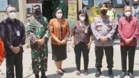 WALI Kota Jaya Negara foto bersama Panglima TNI Marsekal TNI Hadi Tjahjanto; Kapolri Jenderal Polisi Listyo Sigit Prabowo; dan Gubernur Bali, Wayan Koster, saat meninjau pelaksanaan vaksinasi di Puskesmas II Denpasar Selatan, Jumat (19/3/2021). Foto: ist WALI Kota Jaya Negara foto bersama Panglima TNI Marsekal TNI Hadi Tjahjanto; Kapolri Jenderal Polisi Listyo Sigit Prabowo; dan Gubernur Bali, Wayan Koster, saat meninjau pelaksanaan vaksinasi di Puskesmas II Denpasar Selatan, Jumat (19/3/2021). Foto: ist