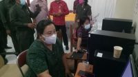 JAJARAN Komisi IV DPRD Kota Denpasar bersama bersama Plt Kepala Disdikpora Kota Denpasar AA Made Wijaya Asmara dan jajaran, Jumat (26/3/2021), melihat tim IT SMPN 3 Denpasar menyiapkan pembelajaran daring, dan persiapan SMPN 3 Denpasar menyongsong uji coba pembelajaran tatap muka Juli 2021. Foto: tra JAJARAN Komisi IV DPRD Kota Denpasar bersama bersama Plt Kepala Disdikpora Kota Denpasar AA Made Wijaya Asmara dan jajaran, Jumat (26/3/2021), melihat tim IT SMPN 3 Denpasar menyiapkan pembelajaran daring, dan persiapan SMPN 3 Denpasar menyongsong uji coba pembelajaran tatap muka Juli 2021. Foto: tra