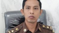 KASI Intel yang juga Humas Kejari Buleleng, AA Ngurah Jayalantara, saat memberi keterangan kepada wartawan. Foto: ist KASI Intel yang juga Humas Kejari Buleleng, AA Ngurah Jayalantara, saat memberi keterangan kepada wartawan. Foto: ist