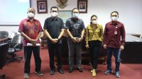 AAN Adhi Ardhana (dua kiri) bersama kolega di Komisi 3 dan Perusda Bali usai rapat kerja, Selasa (30/3/2021). Foto: ist AAN Adhi Ardhana (dua kiri) bersama kolega di Komisi 3 dan Perusda Bali usai rapat kerja, Selasa (30/3/2021). Foto: ist