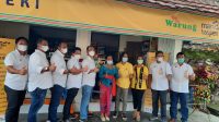 DIREKTUR Utama Bank Mantap, Elmamber P. Sinaga, usai meresmikan Warung Sri Rejeki program Wirausaha Mantap Sejahtera, Jumat (19/3/2021). Foto: ist DIREKTUR Utama Bank Mantap, Elmamber P. Sinaga, usai meresmikan Warung Sri Rejeki program Wirausaha Mantap Sejahtera, Jumat (19/3/2021). Foto: ist