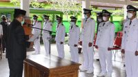 BUPATI Bangli, Sang Nyoman Sedana Arta, saat melantik 13 Perbekel di wantilan RSJ Bangli, Rabu (10/3/2021). Foto: gia BUPATI Bangli, Sang Nyoman Sedana Arta, saat melantik 13 Perbekel di wantilan RSJ Bangli, Rabu (10/3/2021). Foto: gia