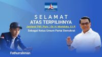 INISIATOR Demokrat NTB, Fathurrahman, saat mengucapkan selamat atas terpilihnya Moeldoko sebagai Ketua Umum DPP Demokrat versi KLB. Foto: rul INISIATOR Demokrat NTB, Fathurrahman, saat mengucapkan selamat atas terpilihnya Moeldoko sebagai Ketua Umum DPP Demokrat versi KLB. Foto: rul
