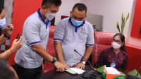 BUPATI I Nengah Tamba bersama Wabup I Gede Ngurah Patriana Krisna, saat meluncurkan aplikasi Jembrana Emergency Service (JES), Jumat (5/3/2021). Foto: ist BUPATI I Nengah Tamba bersama Wabup I Gede Ngurah Patriana Krisna, saat meluncurkan aplikasi Jembrana Emergency Service (JES), Jumat (5/3/2021). Foto: ist
