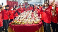 KETUA DPC PDIP Kota Mataram, Made Slamet, bersama seluruh pengurus harian DPC dan PAC se-Kota Mataram, pada sebuah kesempatan saat HUT ke-48 PDIP. Foto: rul KETUA DPC PDIP Kota Mataram, Made Slamet, bersama seluruh pengurus harian DPC dan PAC se-Kota Mataram, pada sebuah kesempatan saat HUT ke-48 PDIP. Foto: rul