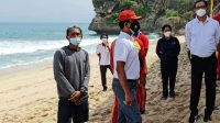 Pemantauan kondisi pantai balangan oleh Disparda Badung bersama Camat Kutsel dan Lurah Jimbaran