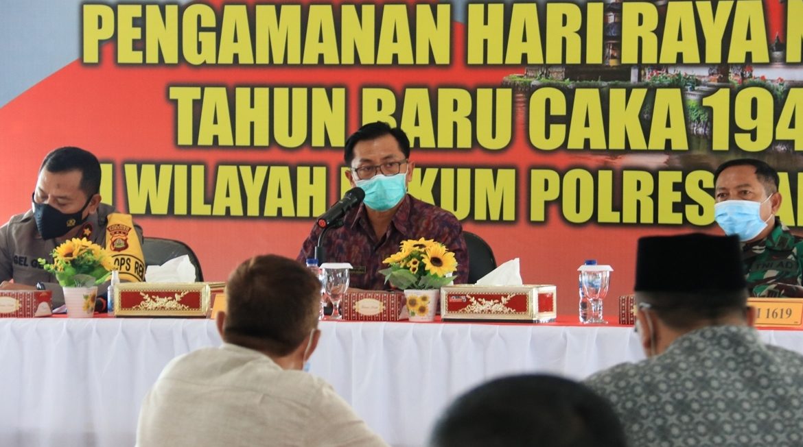 PEMKAB Tabanan menggelar rapat koordinasi terkait pengamanan perayaan hari raya Nyepi, di Ruang Wisnu Hartono Polres Tabanan, Jumat (5/3/2021). Foto: gap