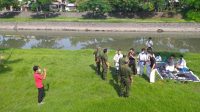 SATGAS Covid-19 Desa Pemogan saat melakukan pembubaran terhadap kerumunan warga di kawasan Taman Pancing, Denpasar, Rabu (3/3/2021). Foto: ist SATGAS Covid-19 Desa Pemogan saat melakukan pembubaran terhadap kerumunan warga di kawasan Taman Pancing, Denpasar, Rabu (3/3/2021). Foto: ist