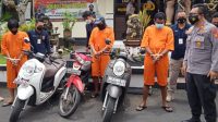 TERSANGKA pencuri sepeda motor di wilayah Gianyar. Foto: adi TERSANGKA pencuri sepeda motor di wilayah Gianyar. Foto: adi