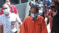 Tersangka Sukaraga yang diduga melakukan korupsi dana BUMDes Tirtasari