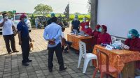 KEGIATAN vaksinasi Covid-19 di Tabanan mulai menyebar hingga ke pelosok desa, Rabu (3/3), dengan sasaran para pelayan publik seperti aparat desa. Foto: gap KEGIATAN vaksinasi Covid-19 di Tabanan mulai menyebar hingga ke pelosok desa, Rabu (3/3), dengan sasaran para pelayan publik seperti aparat desa. Foto: gap