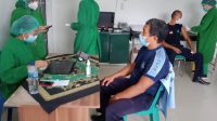 KEGIATAN vaksinasi Covid-19 bagi petugas Lapas Kelas II-B Tabanan, dilaksanakan di RSU Bhakti Rahayu Tabanan, Senin (8/3/2021). Foto: ist KEGIATAN vaksinasi Covid-19 bagi petugas Lapas Kelas II-B Tabanan, dilaksanakan di RSU Bhakti Rahayu Tabanan, Senin (8/3/2021). Foto: ist