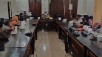 Warga pegayaman ke dprd