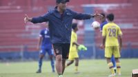 antarafoto-pelatih-baru-persik-kediri-120321-pf-4