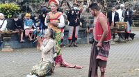 RADIO Gema Merdeka bersama Kopi ABC ngatur ayah ilen-ilen bondres Dadong Rerod Cs, serangkaian pujawali Ngusaba Kedasa di Pura Ulun Danu Batur, Desa Adat Batur, Kintamani, Rabu (7/4/2021). Foto: ist RADIO Gema Merdeka bersama Kopi ABC ngatur ayah ilen-ilen bondres Dadong Rerod Cs, serangkaian pujawali Ngusaba Kedasa di Pura Ulun Danu Batur, Desa Adat Batur, Kintamani, Rabu (7/4/2021). Foto: ist