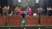 BUPATI I Gede Dana menyerahkan rancangan awal RPJMD Semesta Berencana Kabupaten Karangasem Tahun 2021-2026 pada rapat paripurna, Selasa (27/4/2021). Foto: ist BUPATI I Gede Dana menyerahkan rancangan awal RPJMD Semesta Berencana Kabupaten Karangasem Tahun 2021-2026 pada rapat paripurna, Selasa (27/4/2021). Foto: ist