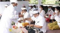 BUPATI I Komang Gede Sanjaya beserta jajaran melaksanakan persembahyangan serangkaian pujawali di Pura Luhur Batukau, yang bertepatan dengan rahina Umanis Galungan, Kamis (15/4/2021). Foto: ist BUPATI I Komang Gede Sanjaya beserta jajaran melaksanakan persembahyangan serangkaian pujawali di Pura Luhur Batukau, yang bertepatan dengan rahina Umanis Galungan, Kamis (15/4/2021). Foto: ist
