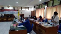 FGD membahas penguatan demokrasi dalam meningkatkan indeks demokrasi Indonesia Provinsi Bali tahun 2021, di kantor Kesbangpolinmas Bali, Selasa (6/4/2021). Foto: ist FGD membahas penguatan demokrasi dalam meningkatkan indeks demokrasi Indonesia Provinsi Bali tahun 2021, di kantor Kesbangpolinmas Bali, Selasa (6/4/2021). Foto: ist