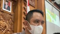 MARIYANA Wandhira dalam tangkapan layar saat menayangkan siaran langsung melalui akun medsos Facebook miliknya. Foto: hen MARIYANA Wandhira dalam tangkapan layar saat menayangkan siaran langsung melalui akun medsos Facebook miliknya. Foto: hen