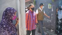 MENDAGRI Tito Karnavian (tengah) didampingi Gubernur NTB Zulkieflimansyah saat mengunjungi Kelurahan Dasan Cermen di Kota Mataram, Sabtu (24/4/2021). Foto: ist MENDAGRI Tito Karnavian (tengah) didampingi Gubernur NTB Zulkieflimansyah saat mengunjungi Kelurahan Dasan Cermen di Kota Mataram, Sabtu (24/4/2021). Foto: ist