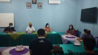 WARGA Dusun Bukit, Desa Bukit, Karangasem mendatangi kantor PDAM Perumda Tohlangkir Karangasem, Kamis (29/4/2021). Mereka menyampaikan keluhan terkait kondisi pelayanan air di kawasan Bukit yang beberapa pekan ini tidak optimal. Foto: nad WARGA Dusun Bukit, Desa Bukit, Karangasem mendatangi kantor PDAM Perumda Tohlangkir Karangasem, Kamis (29/4/2021). Mereka menyampaikan keluhan terkait kondisi pelayanan air di kawasan Bukit yang beberapa pekan ini tidak optimal. Foto: nad
