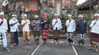 PRAJURU Desa Adat Pakudui apresiasi Bupati Gianyar, Made Mahayastra. Foto: adi PRAJURU Desa Adat Pakudui apresiasi Bupati Gianyar, Made Mahayastra. Foto: adi