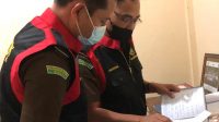 TIM Penyidik Kejaksaan Negeri Klungkung menggeledah LPD Desa Adat Ped, Kecamatan Nusa Penida. Foto: ist TIM Penyidik Kejaksaan Negeri Klungkung menggeledah LPD Desa Adat Ped, Kecamatan Nusa Penida. Foto: ist
