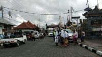ANTUSIASME umat Hindu sembahyang ke Pura Ulundanu Batur, Kintamani pada saat Umanis Galungan, Kamis (15/4/2021) sangat tinggi. Foto: gia ANTUSIASME umat Hindu sembahyang ke Pura Ulundanu Batur, Kintamani pada saat Umanis Galungan, Kamis (15/4/2021) sangat tinggi. Foto: gia