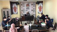 SUASANA webinar sosialisasi pendidikan pemilih pemula di Kota Denpasar oleh KPU Denpasar. Kesadaran politik pemilih pemula dinilai menggembirakan, meski masih perlu perbaikan tentang pengetahuan administrasi kepemiluannya. Foto: ist SUASANA webinar sosialisasi pendidikan pemilih pemula di Kota Denpasar oleh KPU Denpasar. Kesadaran politik pemilih pemula dinilai menggembirakan, meski masih perlu perbaikan tentang pengetahuan administrasi kepemiluannya. Foto: ist