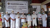 PESAMUHAN Ageng Ida Rsi Bhujangga Waisnawa, Selasa (27/4/2021) di wantilan Pura Luhur Bhujangga Waisnawa Gunung Sari, Jatiluwih, Penebel, Tabanan. Hadir dalam kesempatan ini Bupati dan Sekda Tabanan, Wakil Bupati Jembrana, serta undangan lainnya. Foto: ist PESAMUHAN Ageng Ida Rsi Bhujangga Waisnawa, Selasa (27/4/2021) di wantilan Pura Luhur Bhujangga Waisnawa Gunung Sari, Jatiluwih, Penebel, Tabanan. Hadir dalam kesempatan ini Bupati dan Sekda Tabanan, Wakil Bupati Jembrana, serta undangan lainnya. Foto: ist